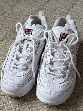 Fila Disarray Chunky White Low-Top Sneakers with Navy and Red Logo Accents